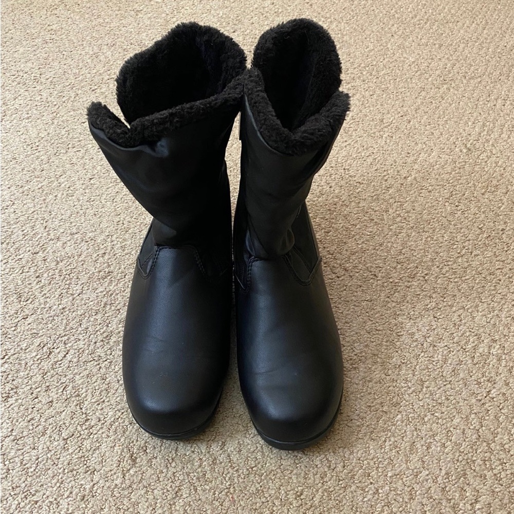 Totes Women’s Black Snow Boots- Size 9M